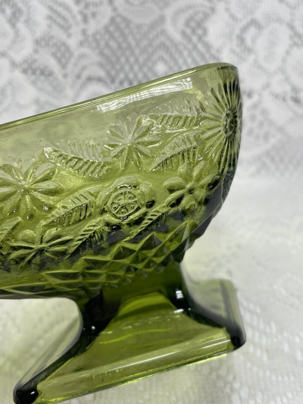 Vintage Green Indiana Glass Daisy Floral Candy Dish, Diamond Shaped Dish - Picture 10 of 14